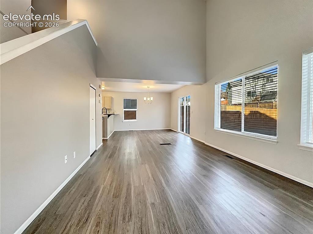 Image 10 of 20: Living Room