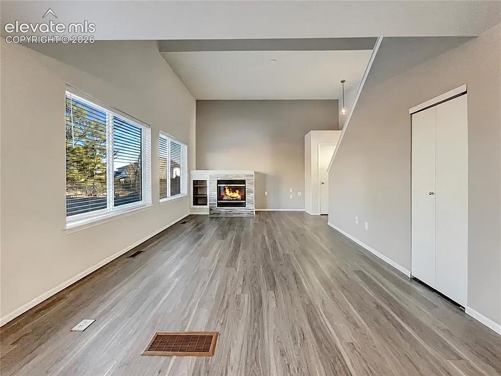 Image 15 of 20: Living Room