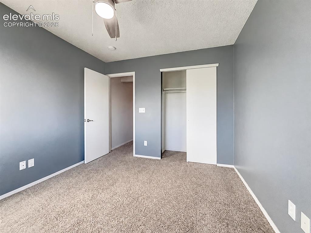Image 18 of 20: Bedroom