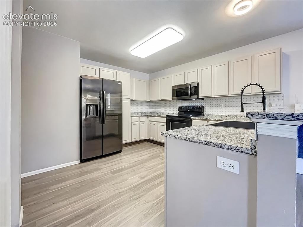 Image 2 of 20: Kitchen