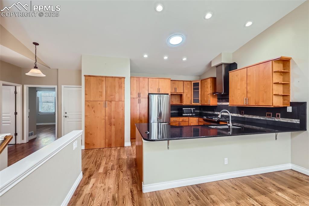 Image 9 of 28: Kitchen