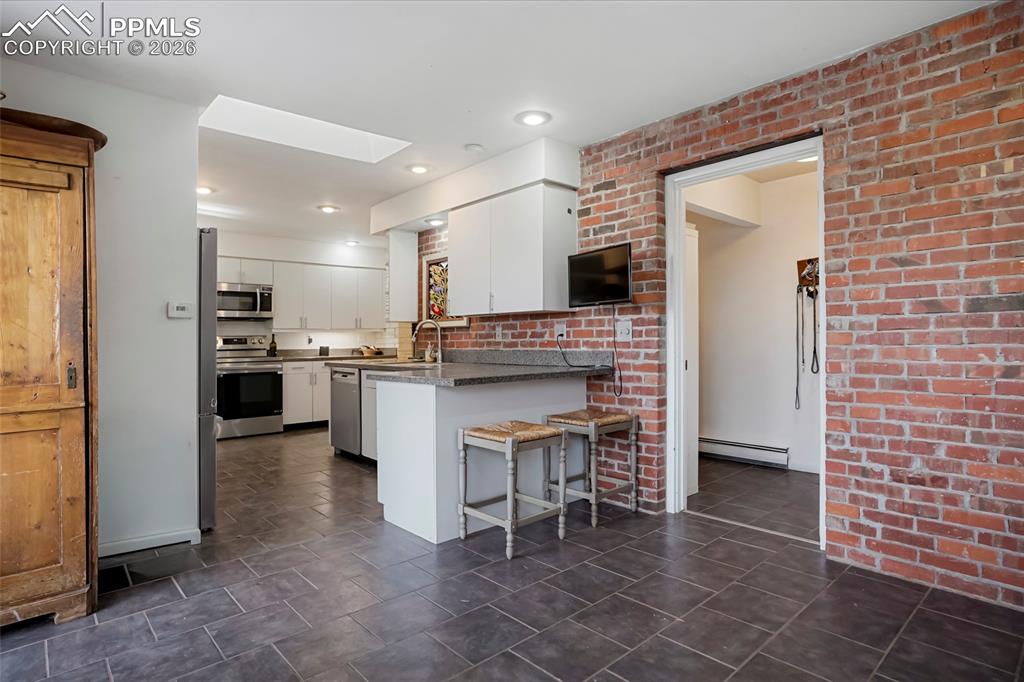 Image 12 of 41: Kitchen