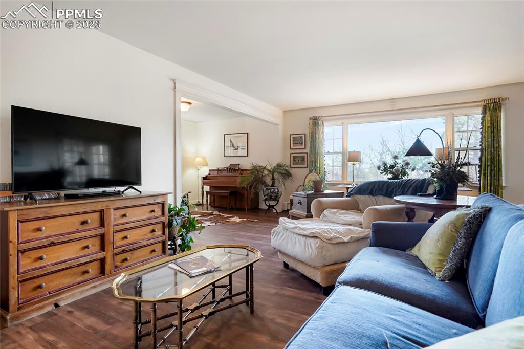 Image 17 of 41: Living Room