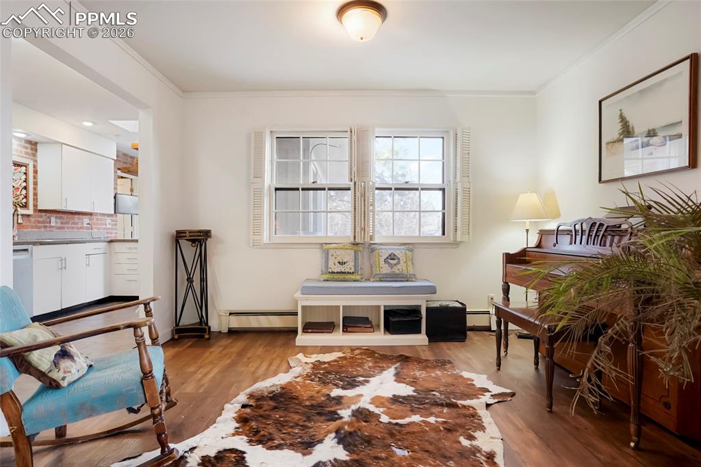 Image 18 of 41: Sitting Room