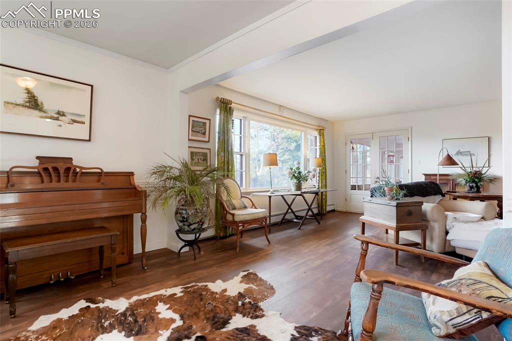 Image 19 of 41: Sitting Room