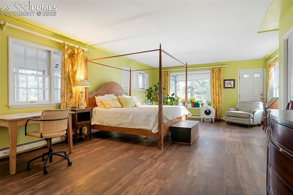 Image 22 of 41: Bedroom