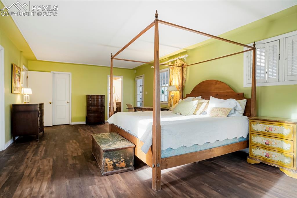 Image 23 of 41: Bedroom