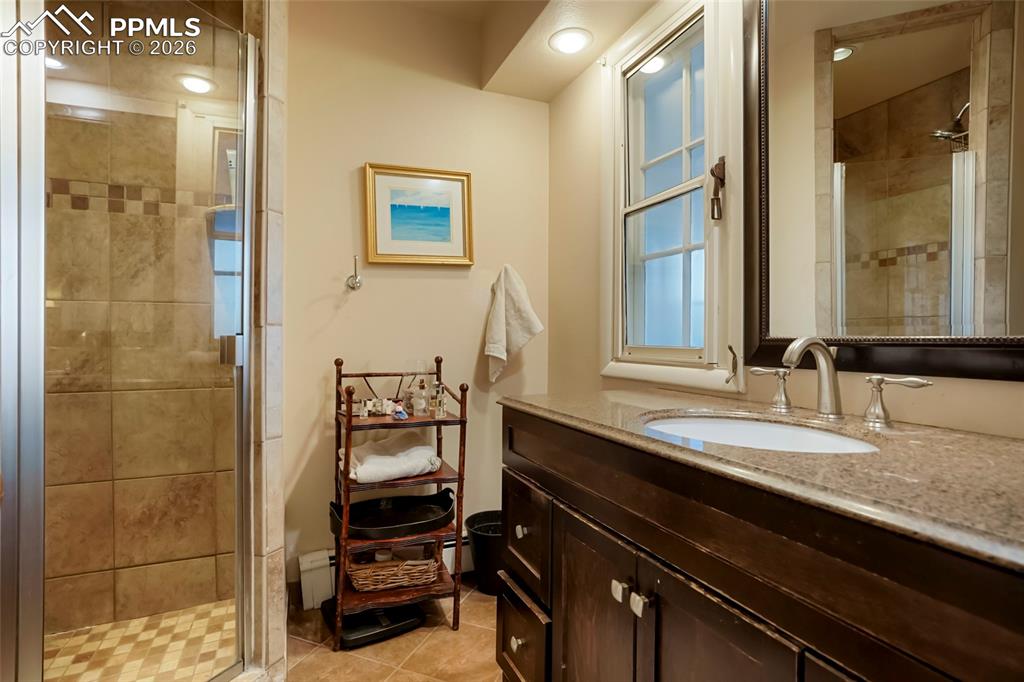 Image 24 of 41: Bathroom