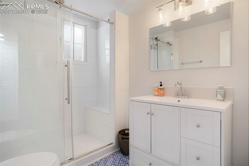 Image 31 of 41: Bathroom