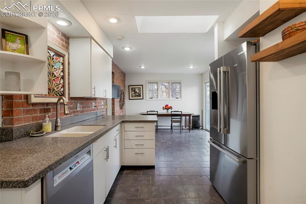 Image 9 of 41: Kitchen