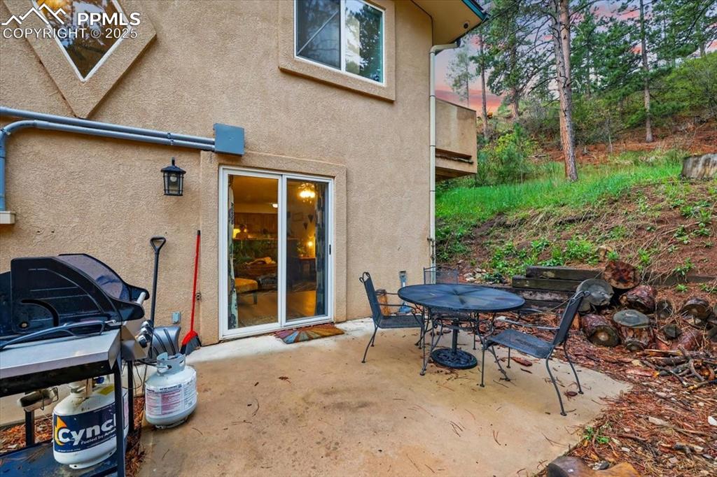 Image 14 of 41: Patio