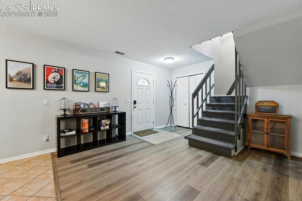 Image 25 of 41: Entry