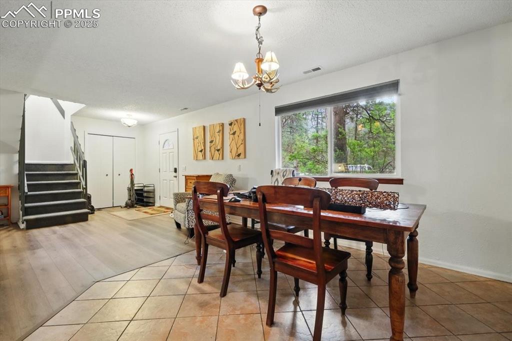 Image 27 of 41: Dining Area