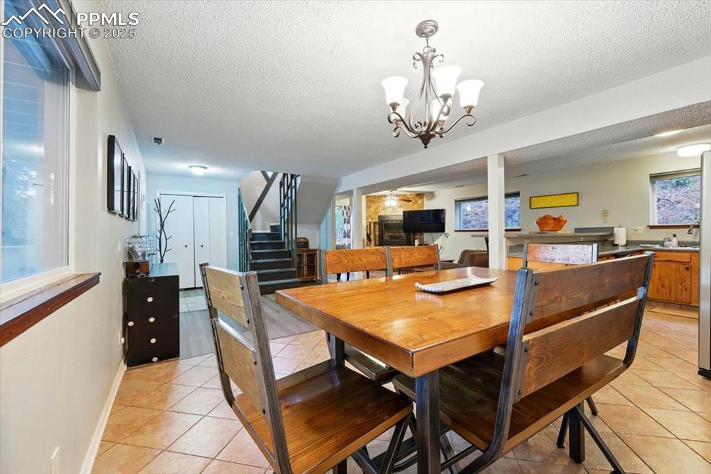 Image 30 of 41: Dining Area