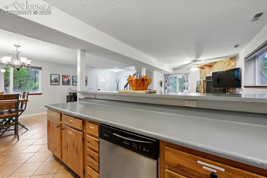 Image 32 of 41: 4840