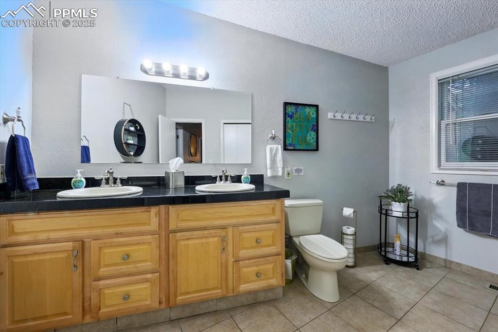 Image 41 of 41: 4840 BA