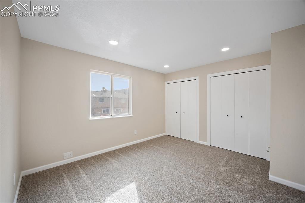 Image 15 of 26: Bedroom