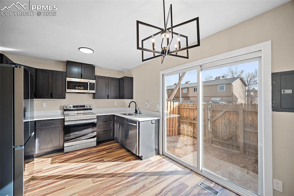 Image 3 of 26: Kitchen