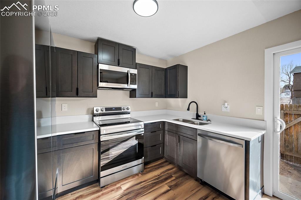 Image 4 of 26: Kitchen