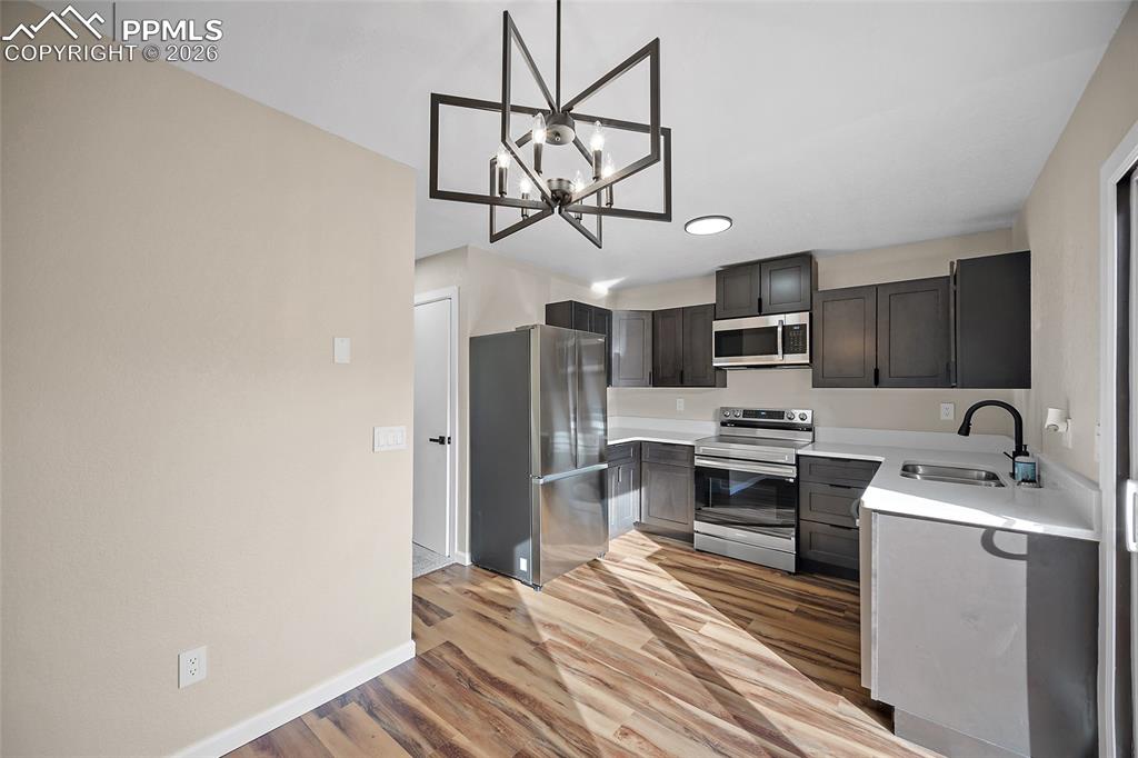 Image 5 of 26: Kitchen