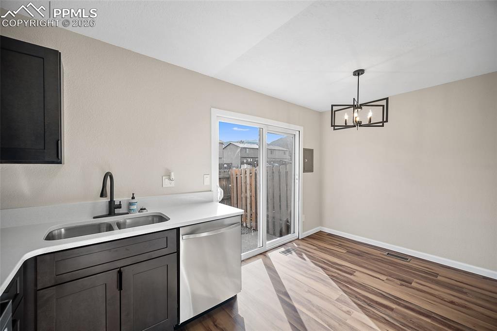 Image 7 of 26: Kitchen