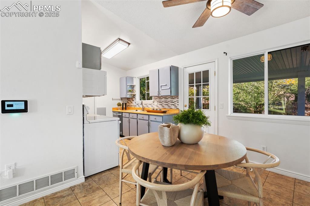 Image 11 of 40: Kitchen