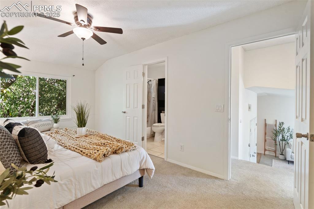 Image 17 of 40: Bedroom