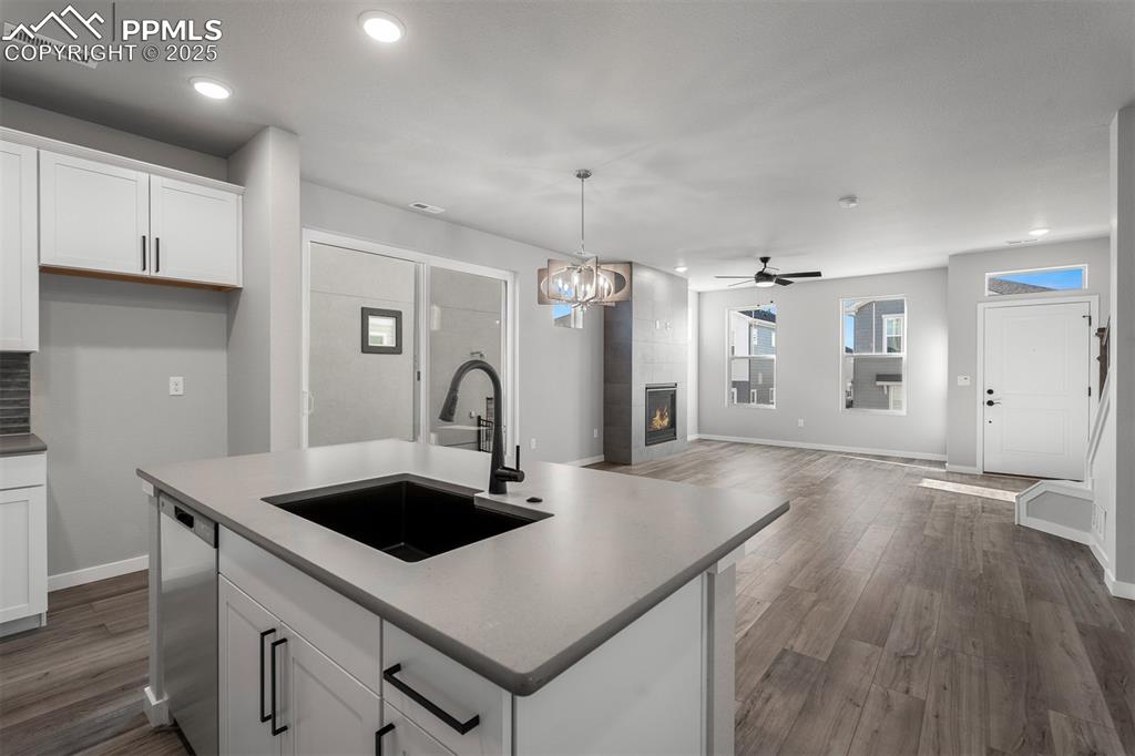 Image 13 of 32: Kitchen