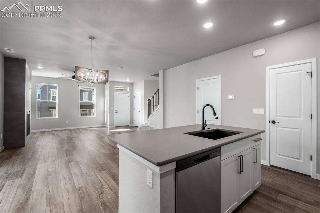 Image 14 of 32: Kitchen