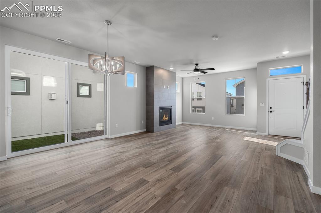 Image 15 of 32: Living Room