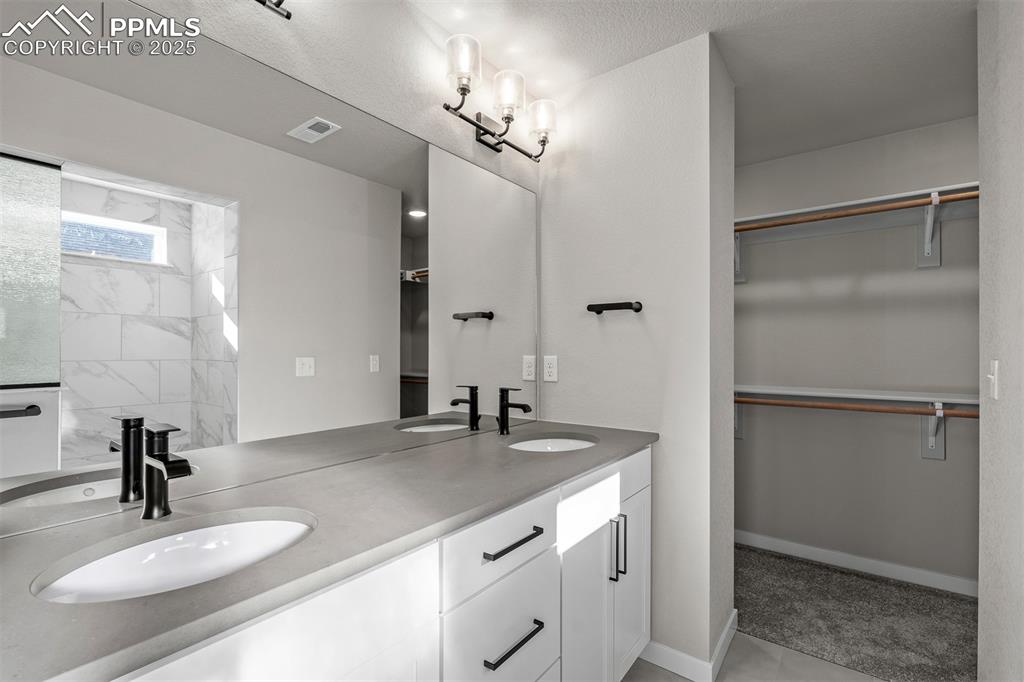 Image 19 of 32: Master Bathroom