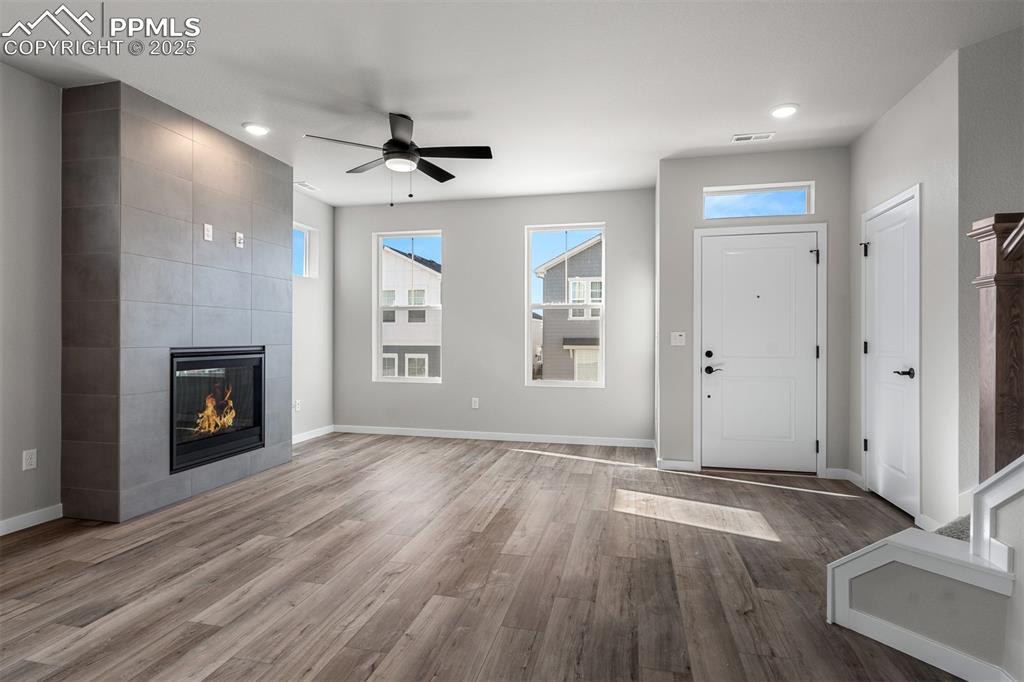 Image 3 of 32: Living Room