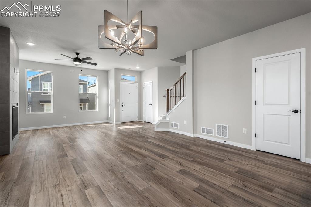 Image 5 of 32: Dining Area