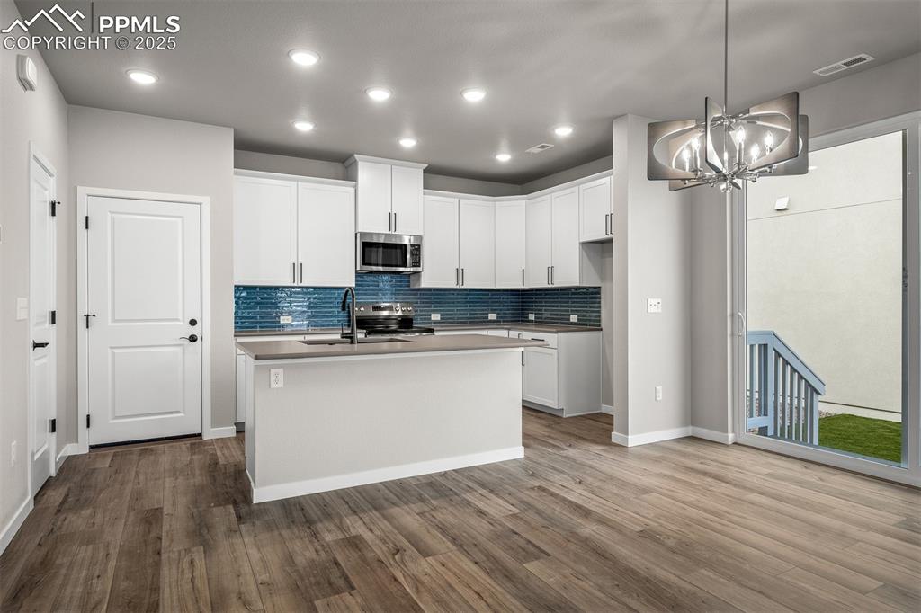 Image 8 of 32: Kitchen