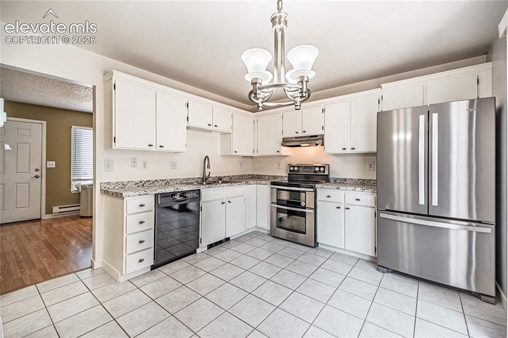Image 10 of 26: Kitchen