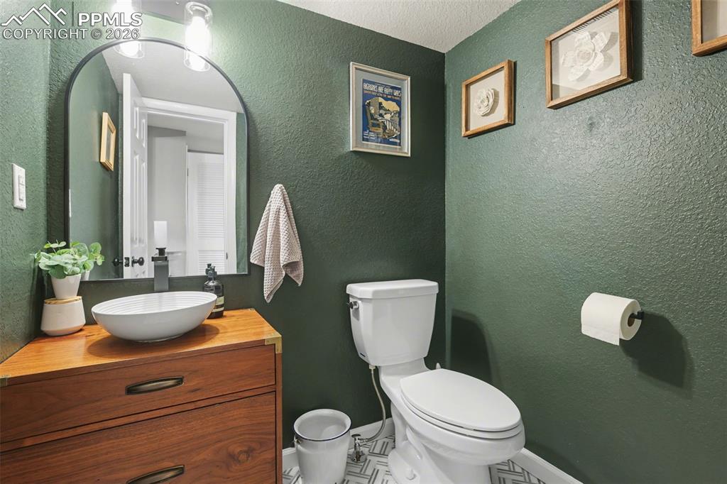 Image 13 of 44: Powder room located between living and dining rooms.