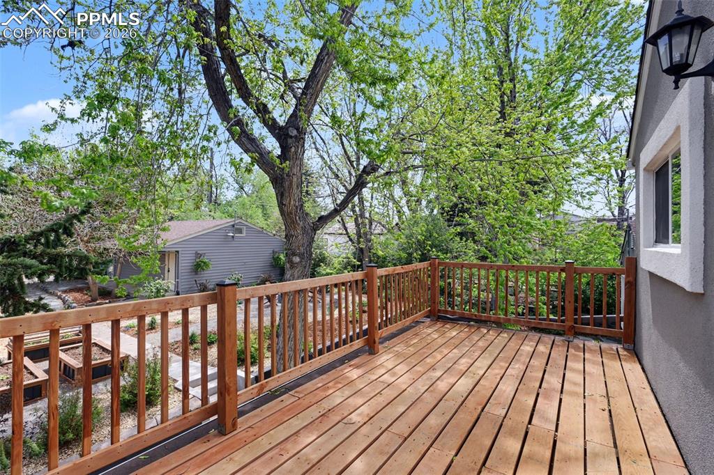 Image 29 of 44: Deck