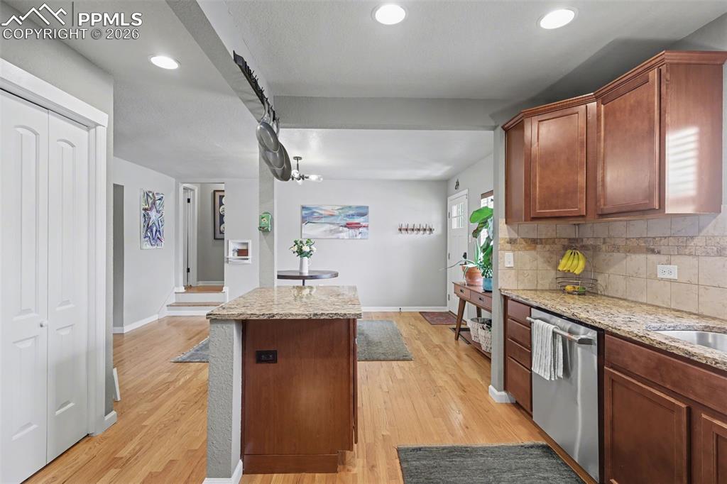 Image 6 of 44: Kitchen
