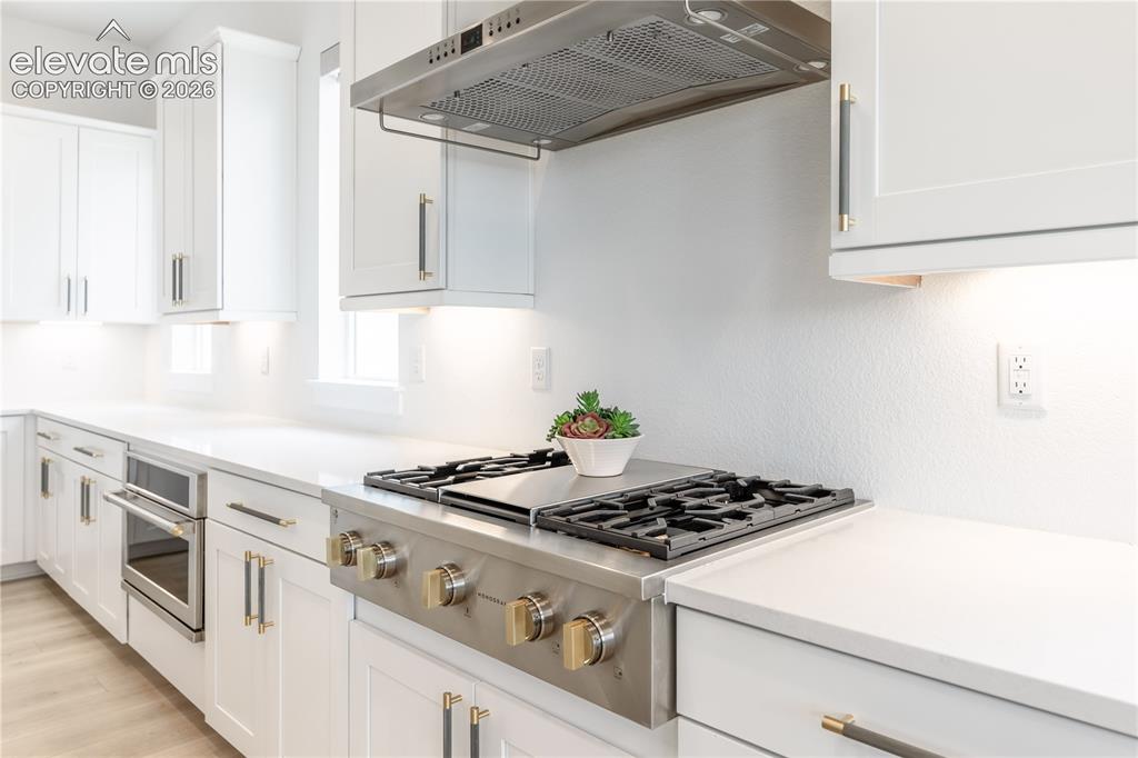 Image 13 of 47: Kitchen