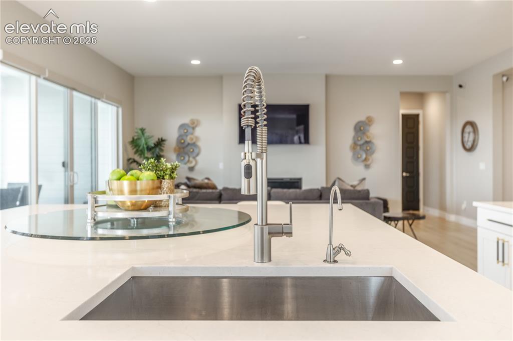 Image 14 of 47: Kitchen