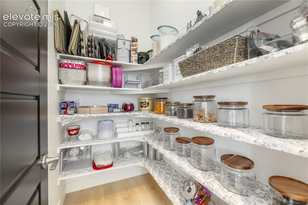 Image 15 of 47: Kitchen