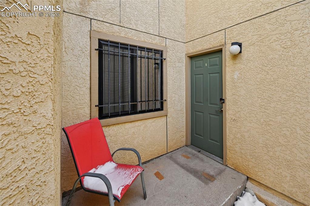 Image 30 of 39: Entry