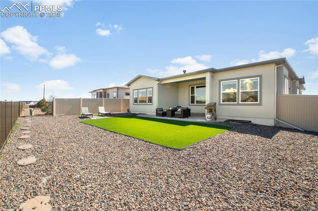 Image 33 of 37: Back of Structure