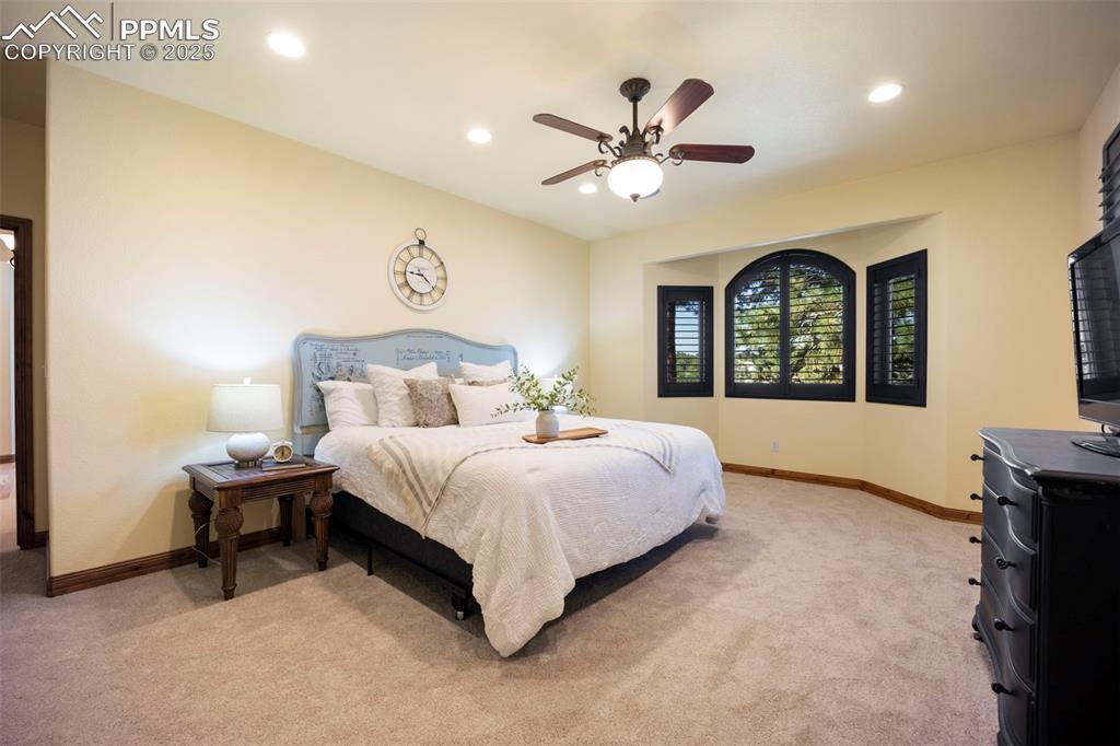 Image 12 of 49: Bedroom