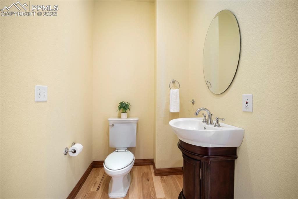 Image 18 of 49: Bathroom