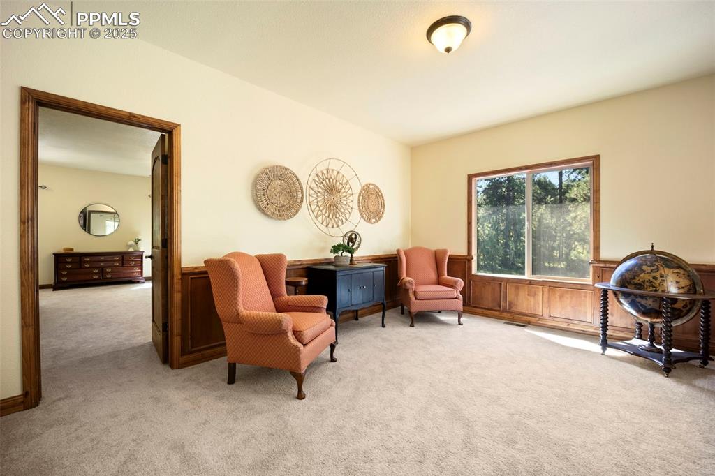 Image 19 of 49: Sitting Room