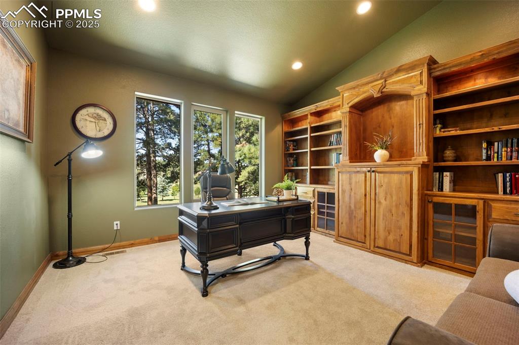 Image 24 of 49: Office