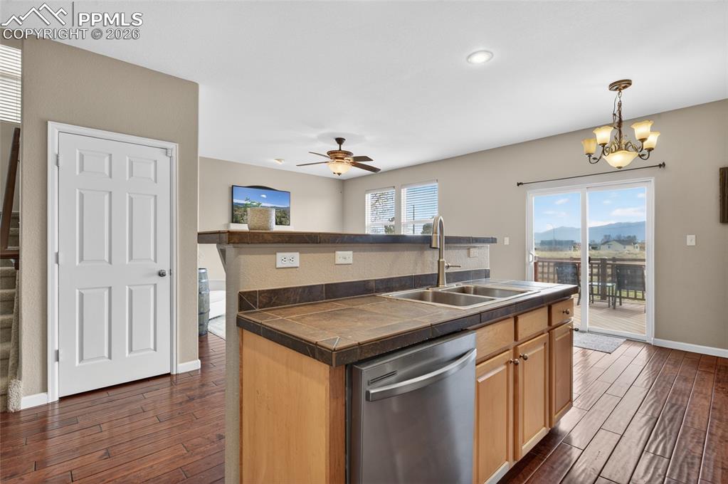 Image 10 of 46: Kitchen