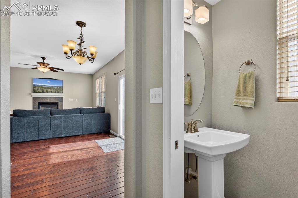 Image 16 of 46: Bathroom