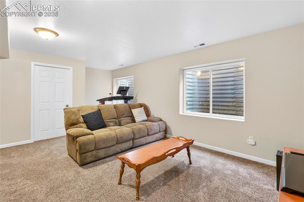 Image 31 of 46: Living Room